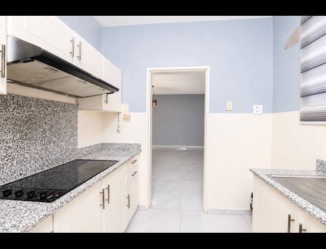 2.5 BEDROOM APARTMENT FOR SALE IN ESSENWOOD